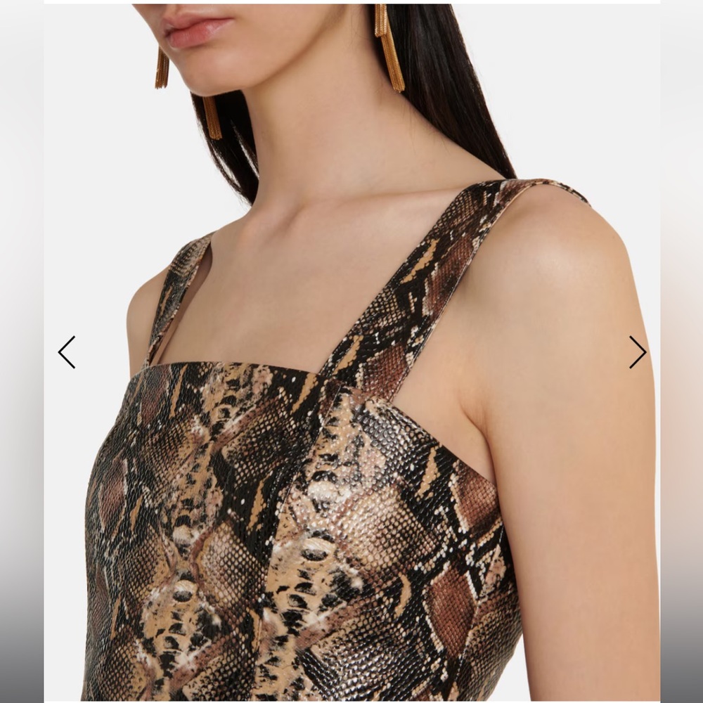 ROTATE
Margaret snake-effect crop top